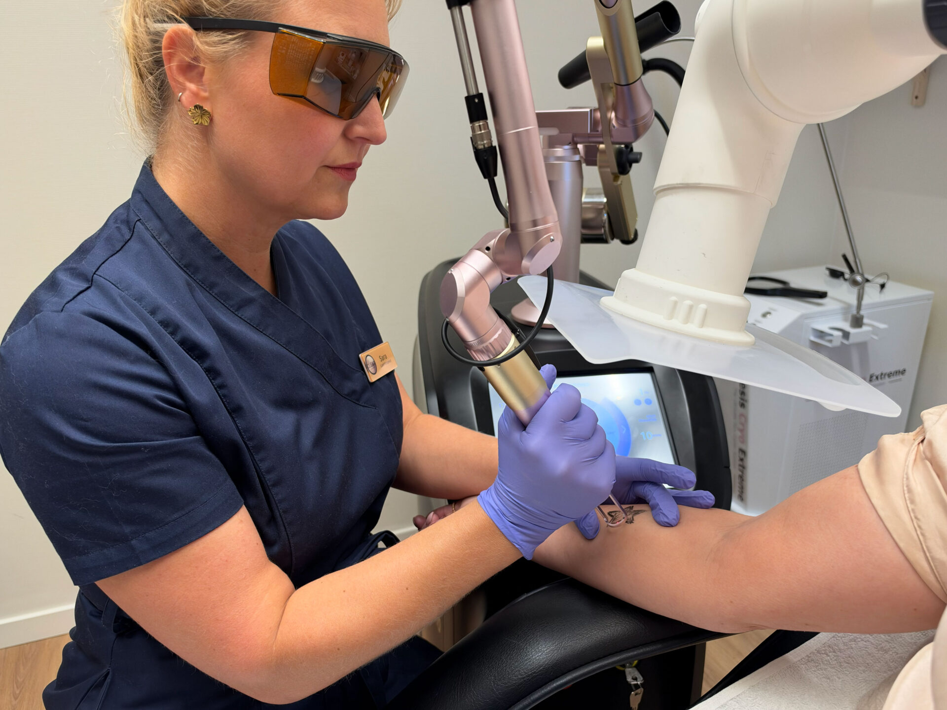 Sara med laser 2